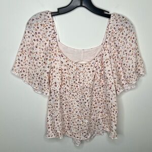 Urban Romantics Light Pink/Cream Leopard Top Size Small